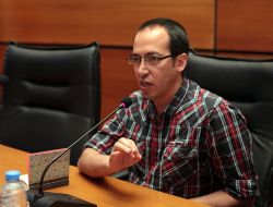 A.Ü Yazar Sönmez'i ağırladı